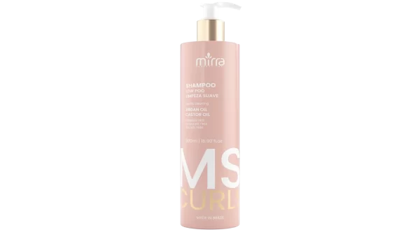 Shampoo Low Poo com limpeza suave para cabelos cacheados.